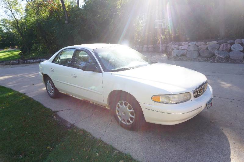 lot 7 image: 2003 Buick Century 4 Door Sedan