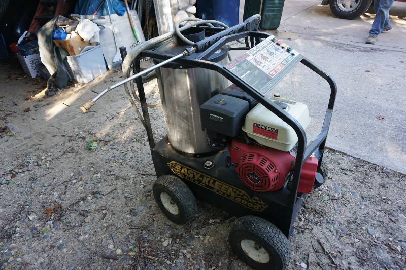 lot 10 image: Easy Kleen 4000 Magnum Gold Pressure Washer Steamer