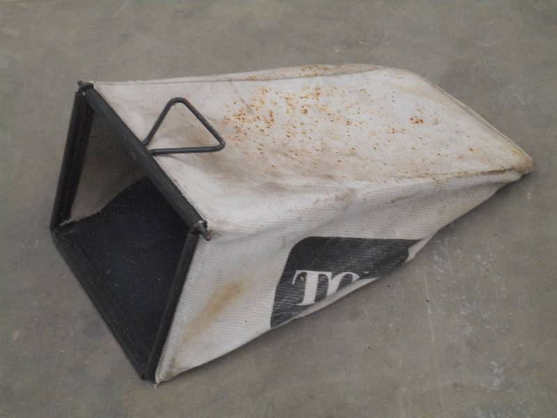 lot 13 image: Toro 21 Lawn Mower Bag ...