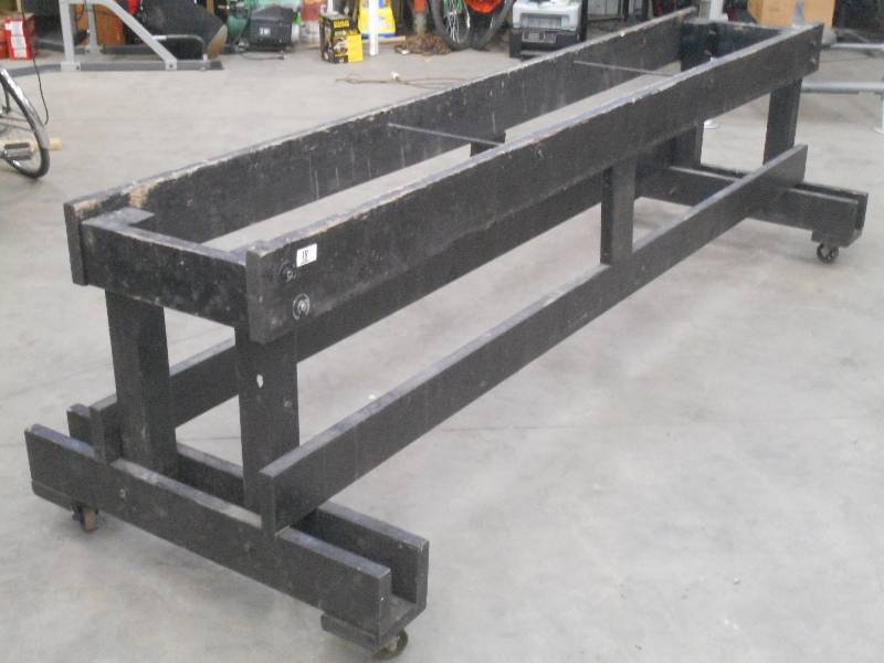lot 18 image: 11ft Heavy Duty Rolling Wooden Stan...