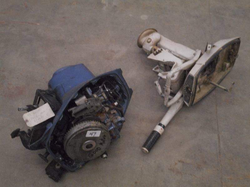 lot 47 image: (1) 9.5HP Parts Outboard Motor & (1...