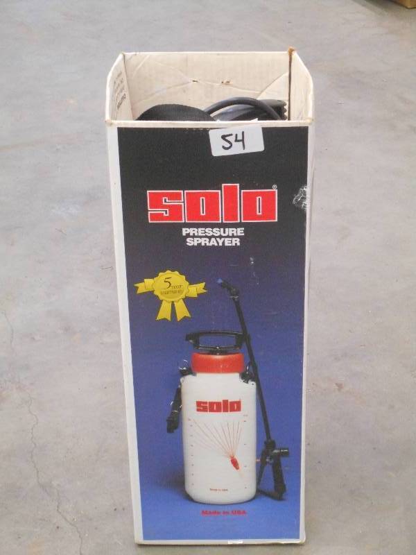 lot 54 image: Solo 3-Gallon Pump Sprayer ...