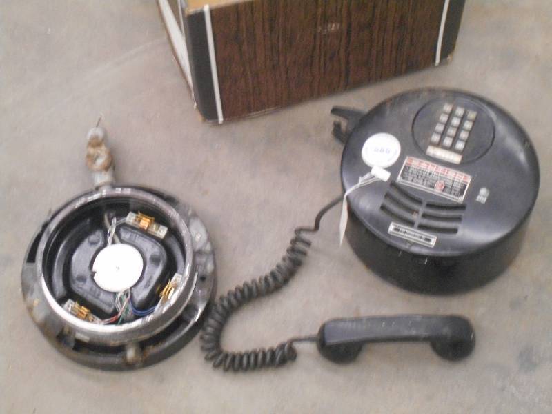 lot 73 image: Vintage 2520 Type Telephone Set ...