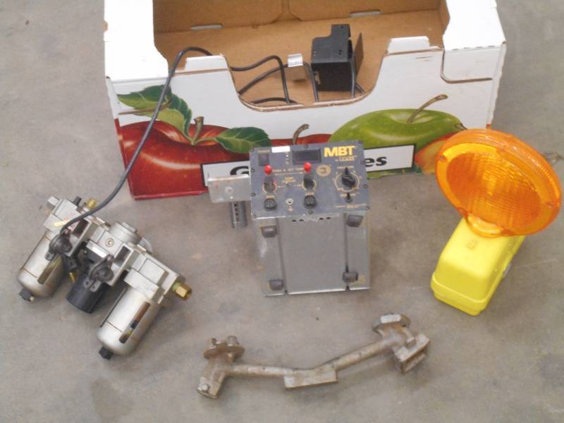 lot 78 image: Box Of Assorted Caution Light, Con...