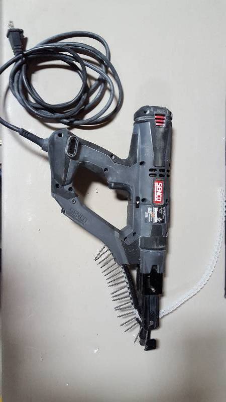 lot 2 image: Senco DS332-Ac 2500 RPM Auto-Feed  Drill