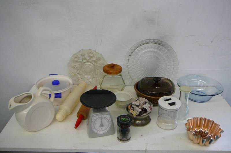 lot of kitchen items