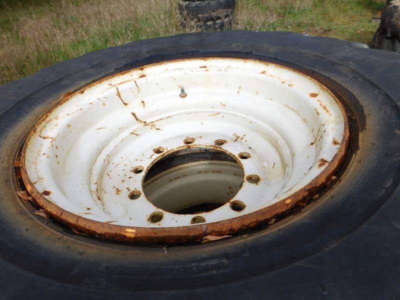 lot 14 image: Tractorlift Tires on Ingersoll Rand Rims #1