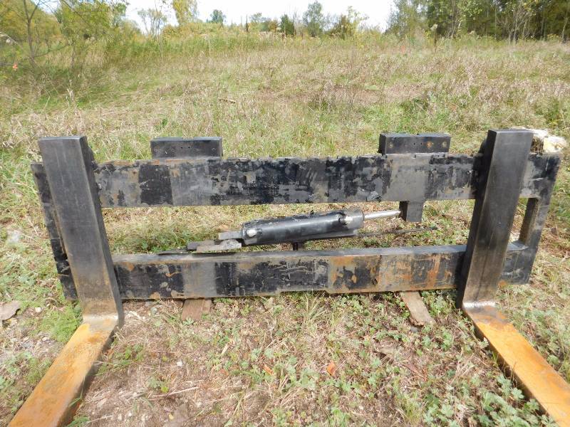 lot 22 image: 54 Class II Carriage with 40 Forks
