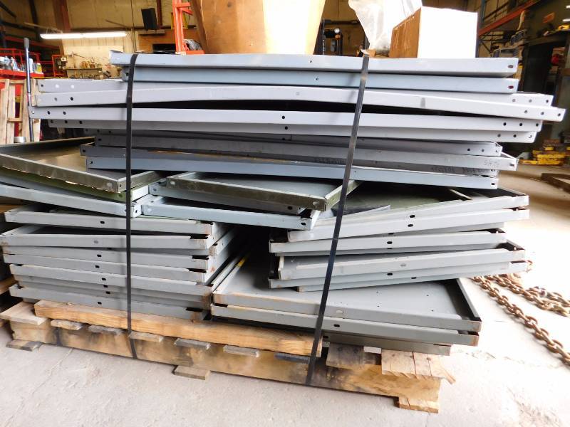 lot 34 image: Metal Shelving Unit
