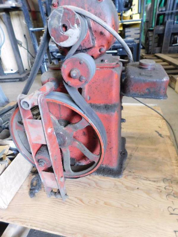 lot 37 image: Sunnen Model L Grinder