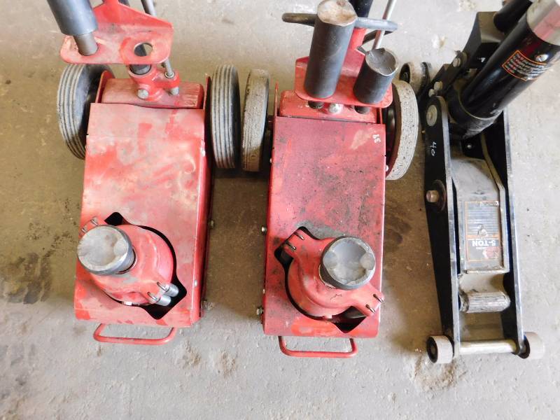 lot 40 image: Three Floor Jacks