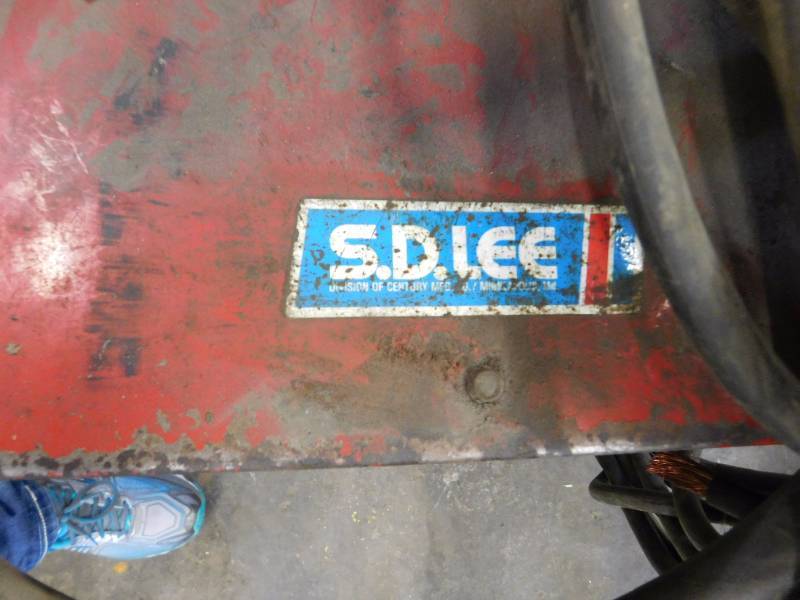 lot 51 image: 250 Amp ACDC Welder