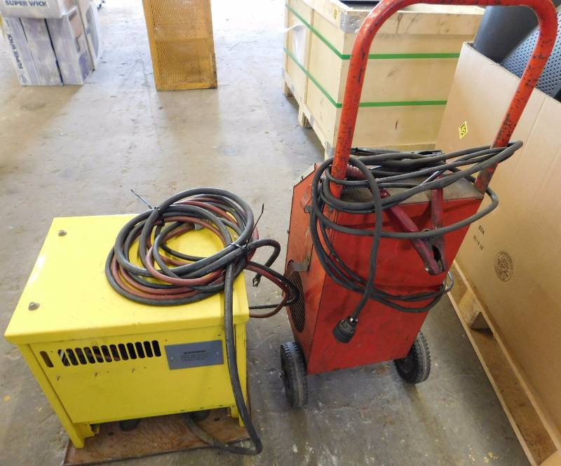 lot 52 image: Lot of Chargers