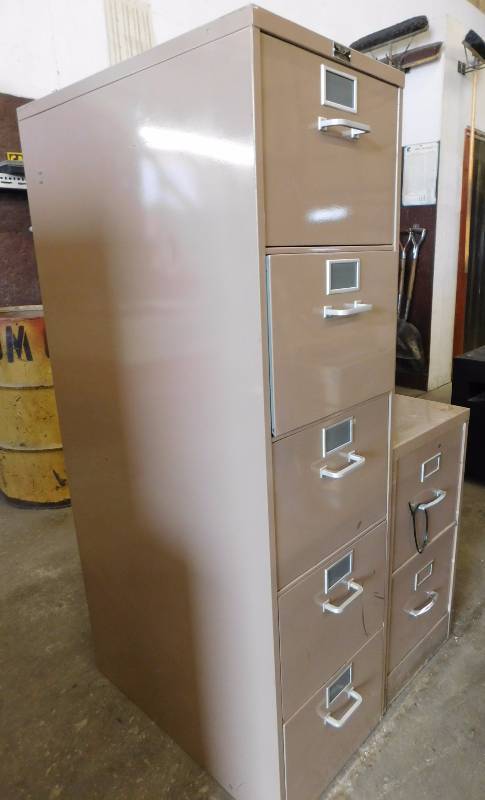 lot 62 image: Metal Filing Cabinets