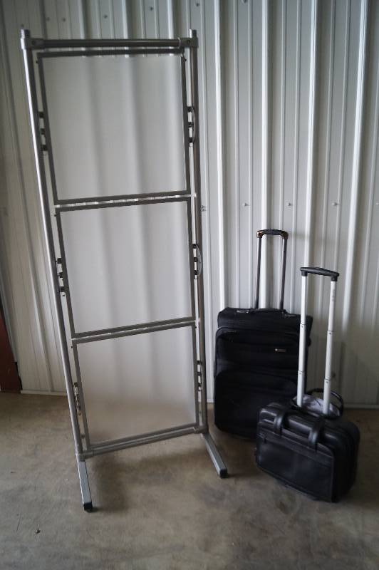 Message Display Stand & Luggage