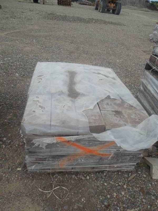 lot 255 image: PALLET LOT OF PAVERS