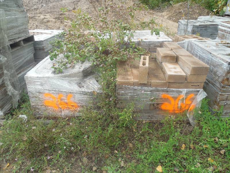 lot 266 image: (2) PALLETS OF 16X8X4 TAN CONCRETE BLOCK