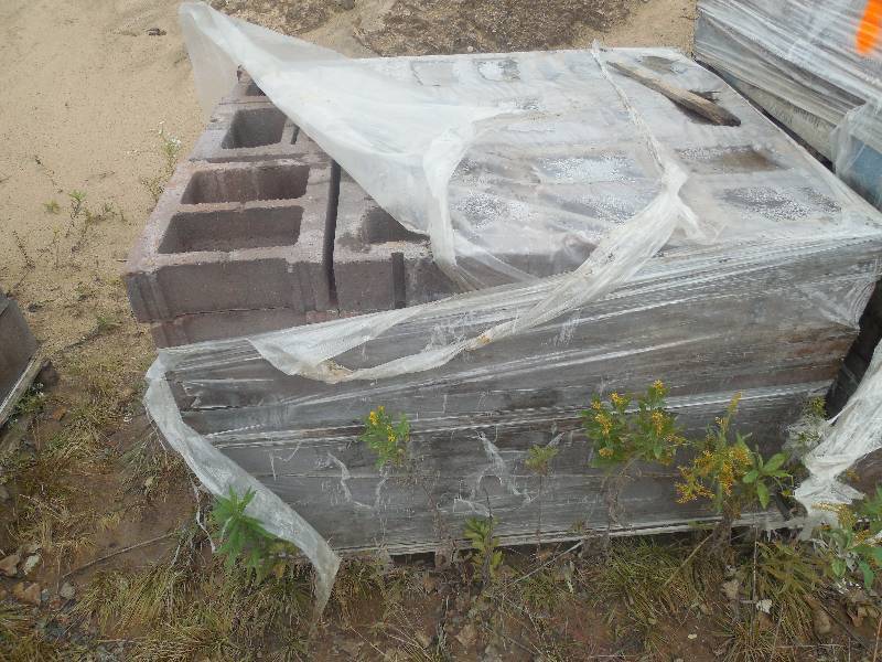 lot 270 image: PALLET OF 12 X 4 COLOR BLEND BLOCK