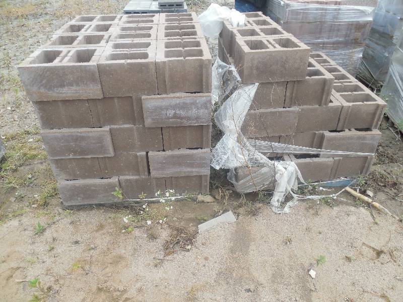 lot 271 image: (2) PALLET LOT OF 12 X 8 ROCK FACE COLOR BLEND CONCRETE BLOCK