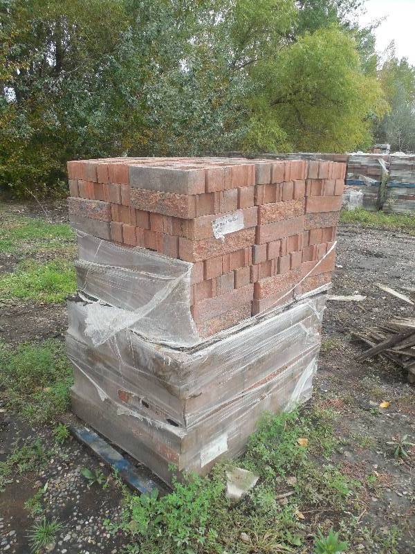 lot 278 image: (2) PALLETS OF 8 X 4 RED BLOCK