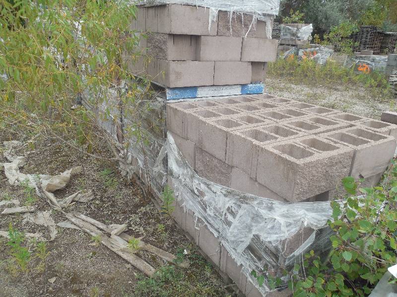 lot 285 image: (3) PALLETS OF 8X10X16 ROCK FACED BLOCK