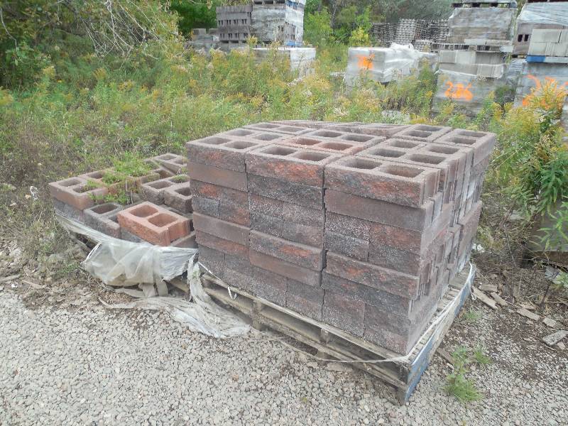 lot 288 image: (2) PALLETS OF 4X8X16 ROCK FACED BLOCK