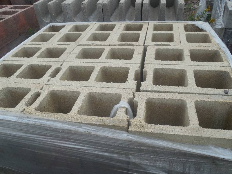 lot 291 image: PALLET OF 8X8X16 CONCRETE BLOCK - CREAM COLOR
