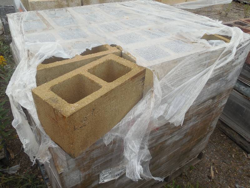lot 295 image: PALLET OF 8X8X16 CONCRETE BLOCKS - YELLOW