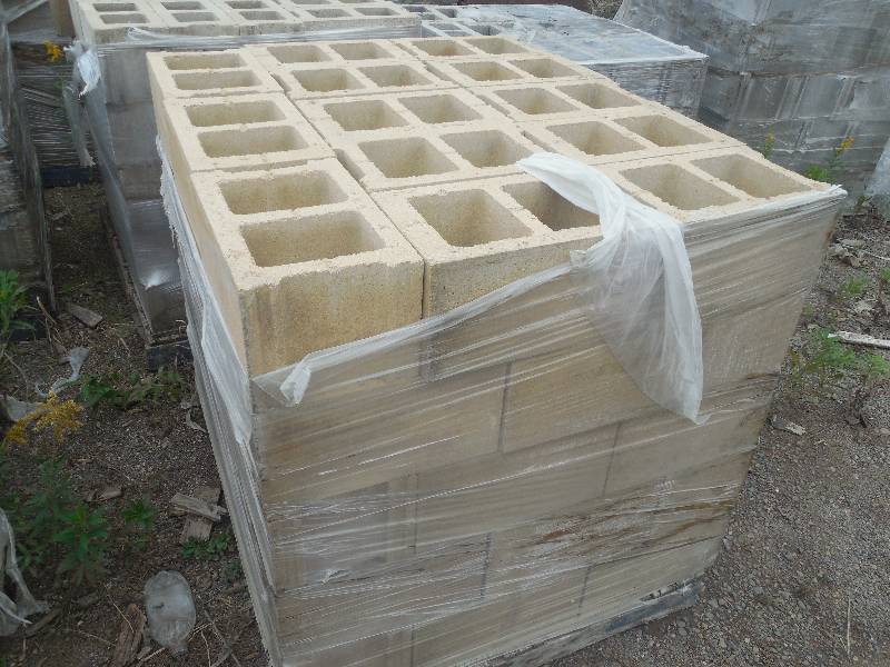 lot 297 image: PALLET OF 8X10X16 CONCRETE BLOCKS  - CREAM COLOR
