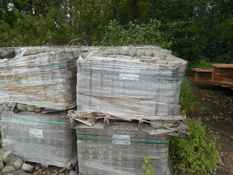 lot 138 image: (2) PALLET LOT OF CRESCENT EDGERS SHALE PAVERS