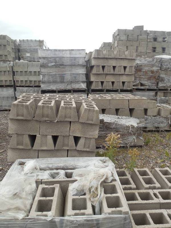 lot 216 image: (2) PALLETS OF 12 X 8 ANCHOR HEADLOCK SYSTEM FILL TOP BLOCK