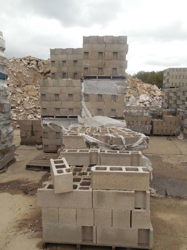 lot 250 image: (3) PALLET LOT OF 8X8X24 ANCHOR HEADLOCK SYSTEM CORNERS