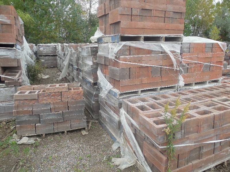 lot 320 image: (2) PALLET LOT OF 4X12X16  RED ROCK FACED BLOCK
