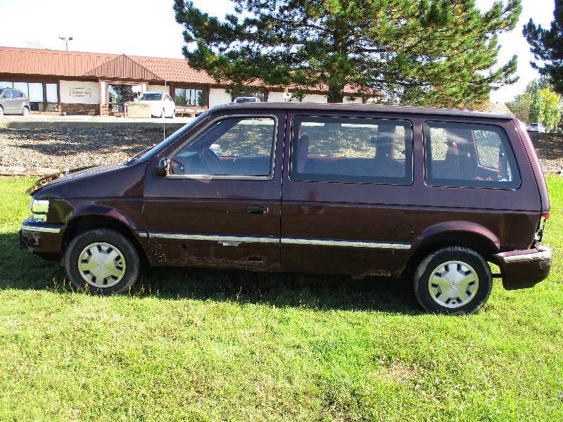 lot 5 image: 1993 Dodge Caravan SV