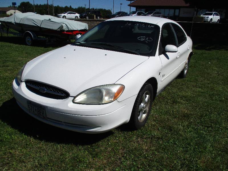 lot 4 image: 2001 Ford Taurus SES