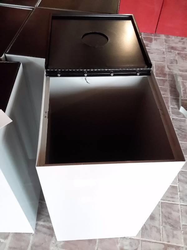 5, 15in x 15 in x 28 in Recycle Bins