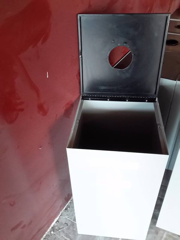 5, 15in x 15 in x 28 in Recycle Bins