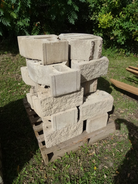 lot 4 image: Retaining Wall Block