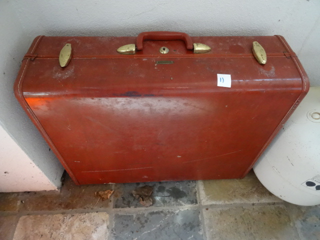 lot 11 image: Suitcase