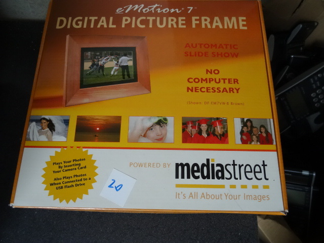 lot 20 image: Digital Picture Frame