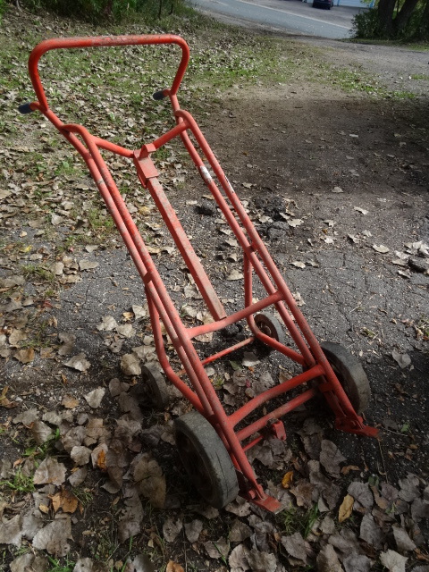 lot 24 image: Barrel Cart