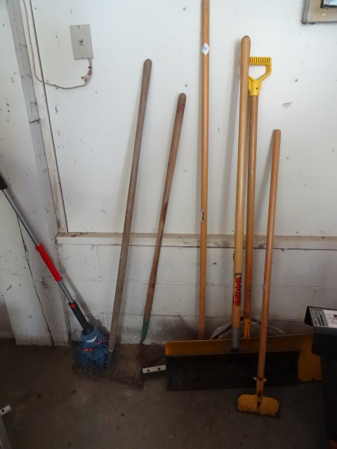 lot 36 image: Yard Tools