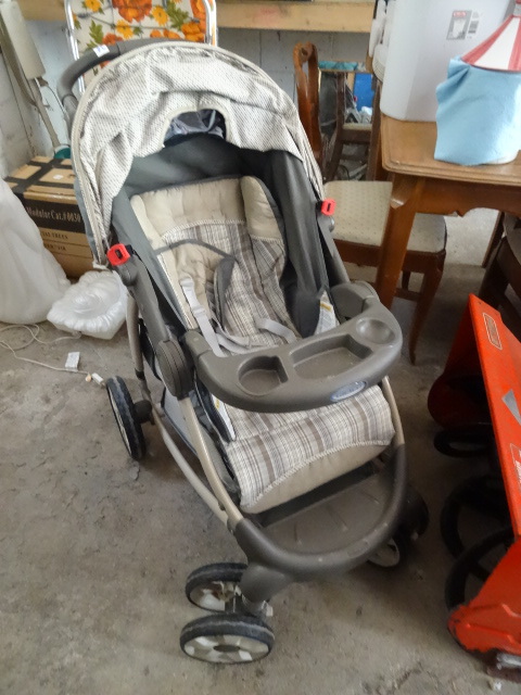 lot 38 image: Stroller & Bouncy Seat