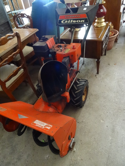 lot 39 image: Snowblower