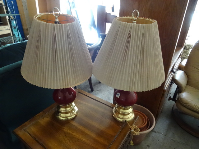 lot 40 image: Lamps