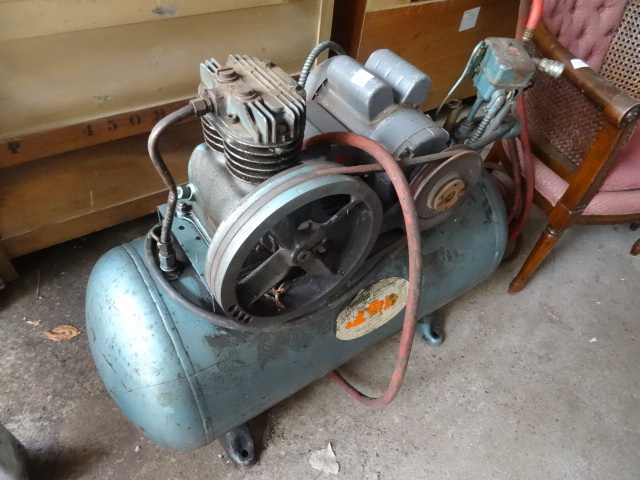 lot 51 image: Air Compressor