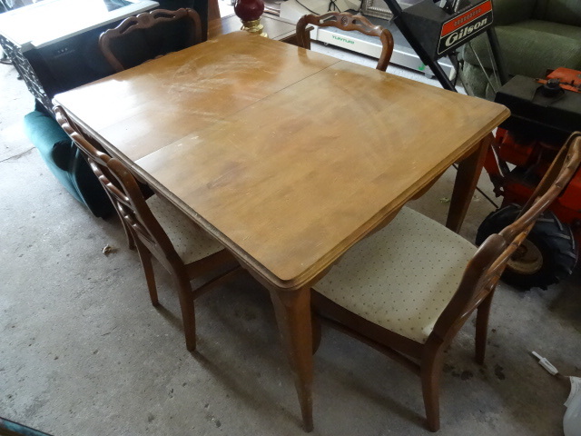 lot 54 image: Chairs & Table