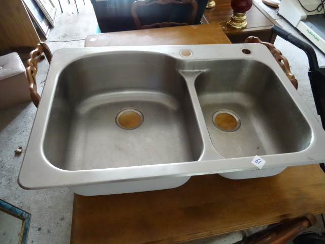 lot 61 image: Sink