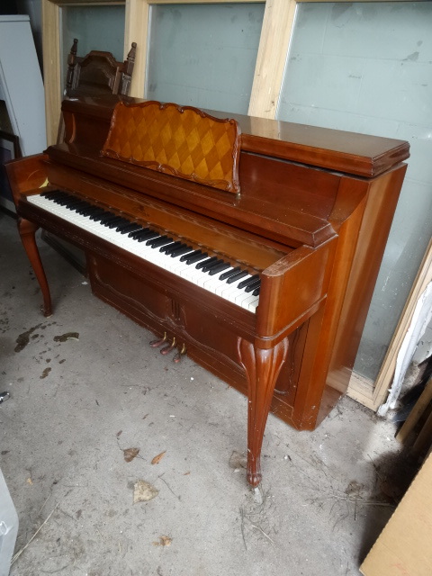 lot 79 image: Piano