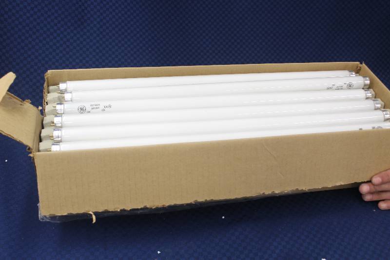 24 daylight fluorescent tubes